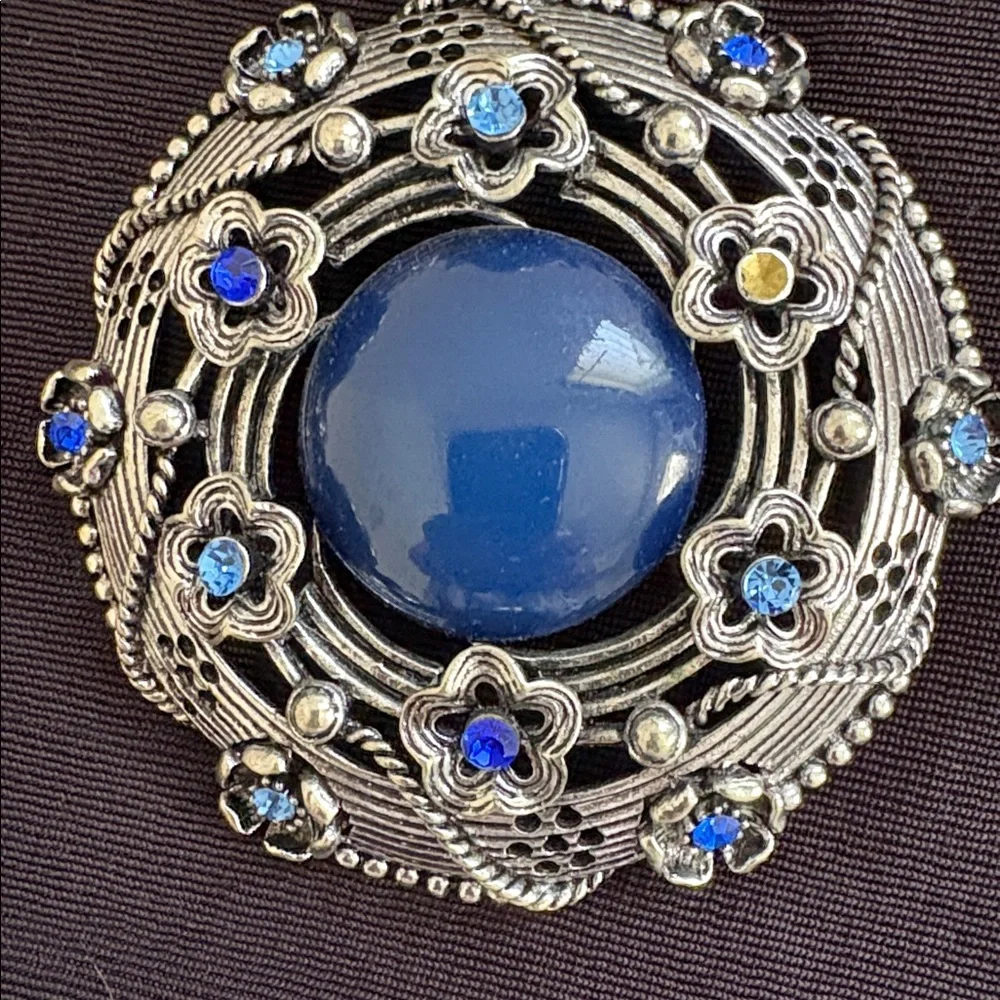 Elegant Blue Pendant Necklace, missing a stone on pendant - Picture 11 of 11